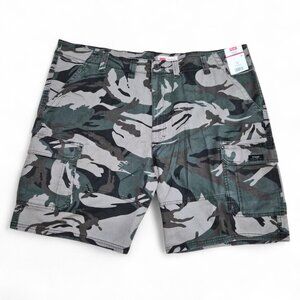 NWT Wrangler Men’s Size 46 Cargo Shorts Stretch Relaxed Fit Pockets Camo
